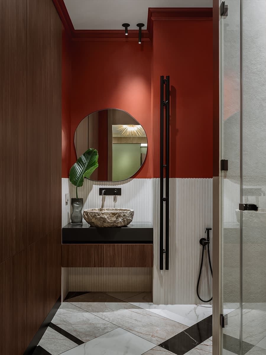 Теплый семейный интерьер квартиры с точечными вкраплениями цвета — проект Анны Мизюра w3