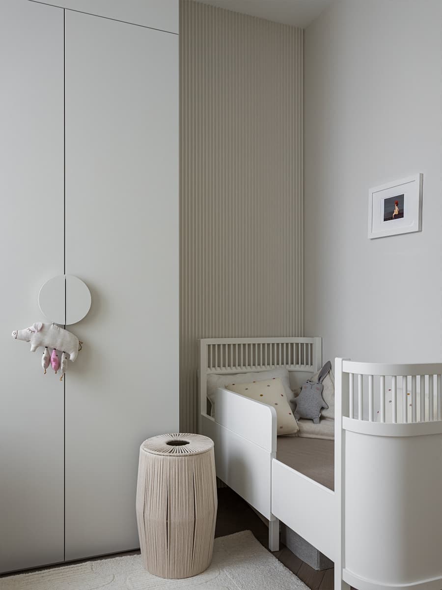 Квартира на вырост: сдержанный интерьер для родителей и ребенка — проект бюро STARIKOVA.ARCHITECTS