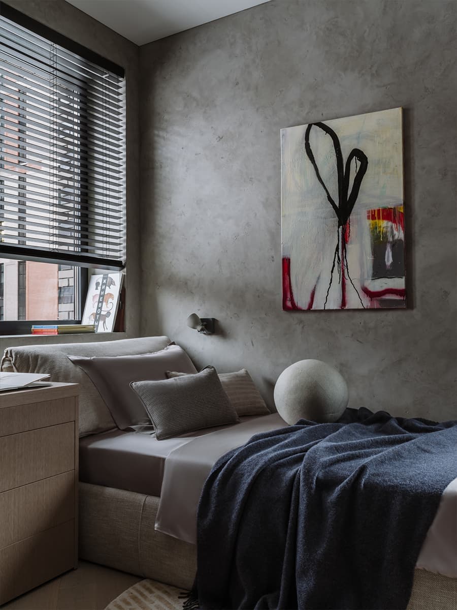 Строгий интерьер квартиры для семьи дизайнера — проект студии Nashe Interiors