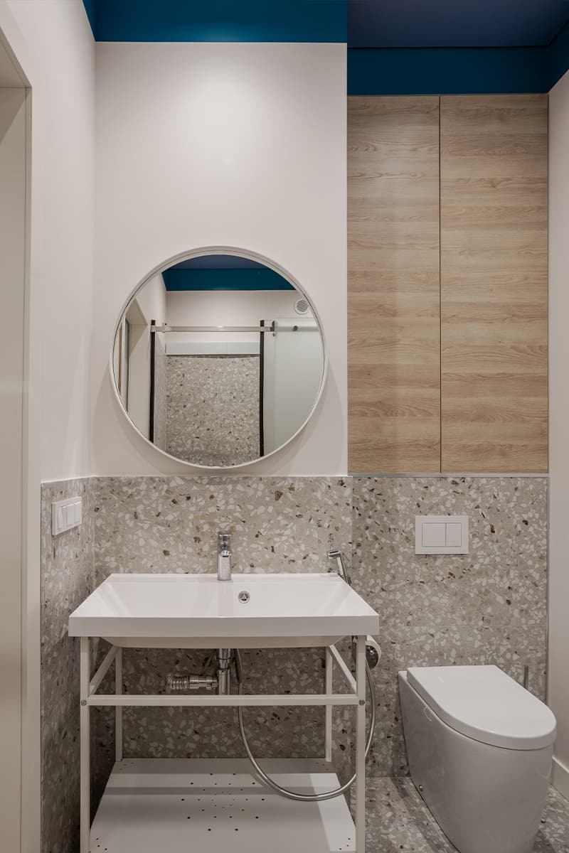 Песочные оттенки, синие акценты и теплое дерево в интерьере квартиры — проект Ангелины Стриженок w3