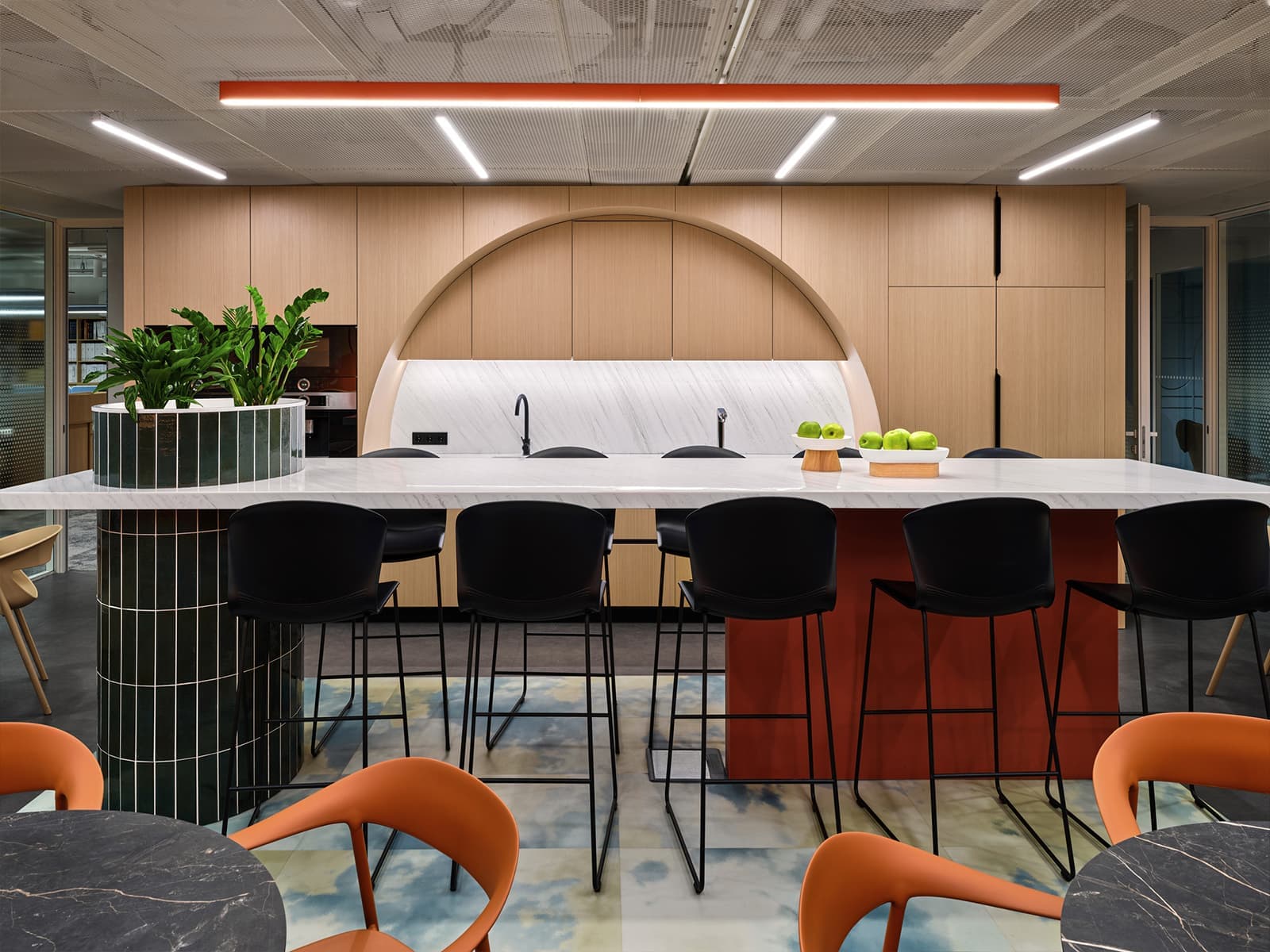 Галерея интерьерных решений в оформлении офиса московского холдинга — проект архитектурного бюро АРХИСТРА