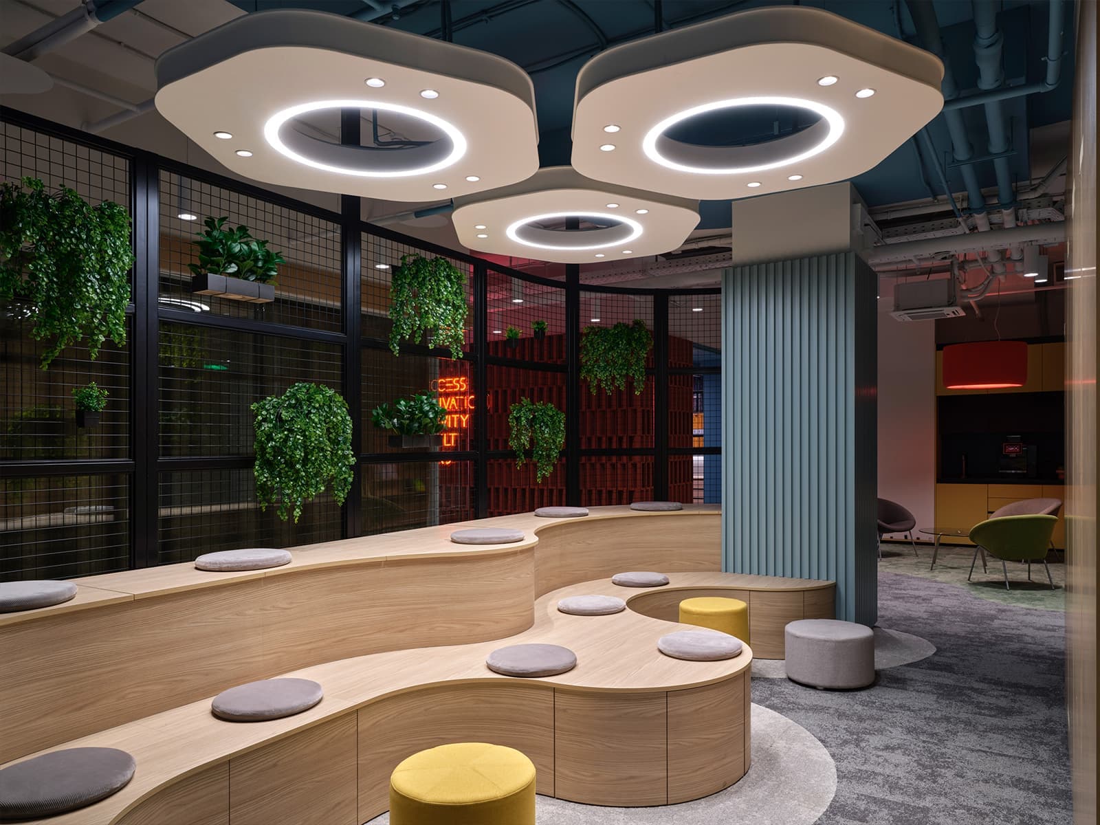 Галерея интерьерных решений в оформлении офиса московского холдинга — проект архитектурного бюро АРХИСТРА