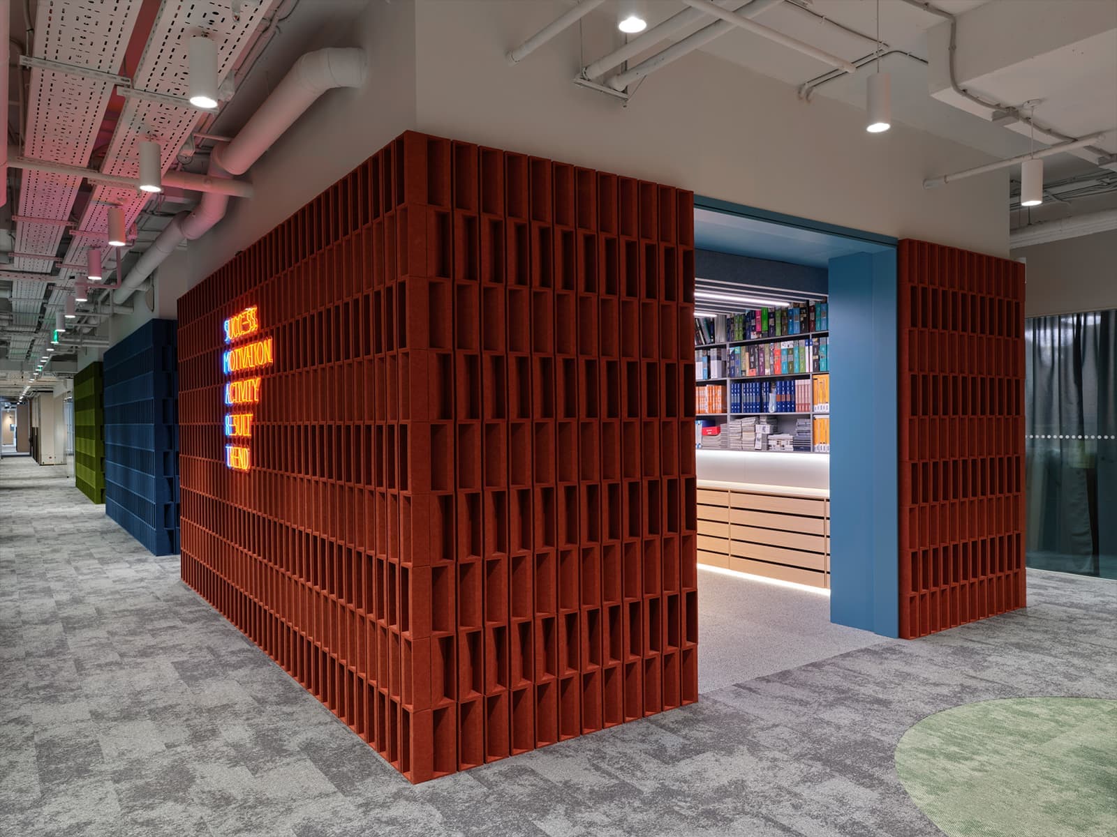 Галерея интерьерных решений в оформлении офиса московского холдинга — проект архитектурного бюро АРХИСТРА