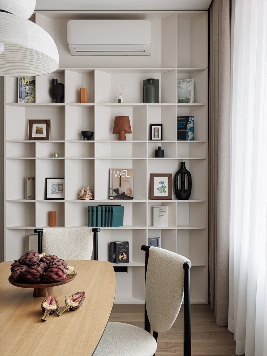 Ковры, искусство и азиатские нотки в интерьере семейной квартиры — проект Альбины Макарчиковой