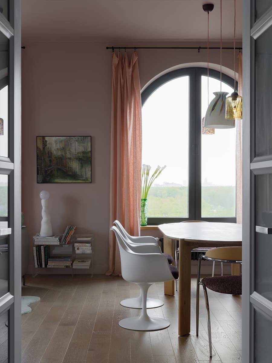 Обилие цвета в интерьере квартиры с четырьмя спальнями — проект Юлии Зайцевой