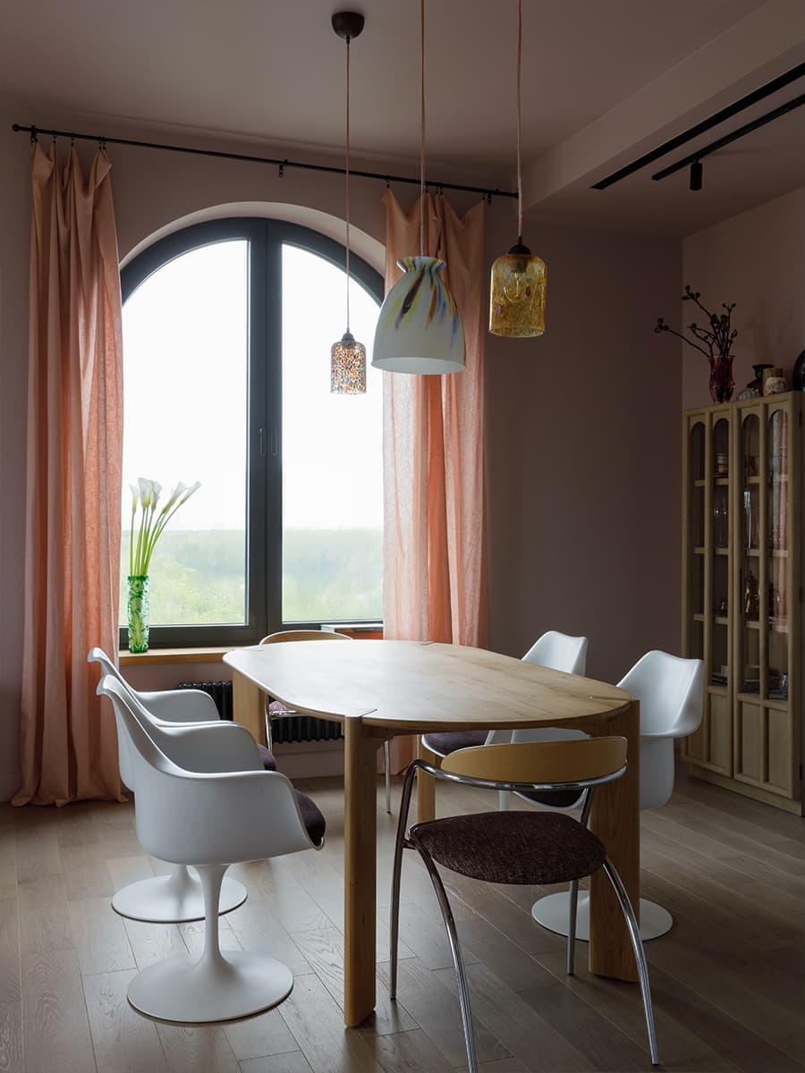 Обилие цвета в интерьере квартиры с четырьмя спальнями — проект Юлии Зайцевой