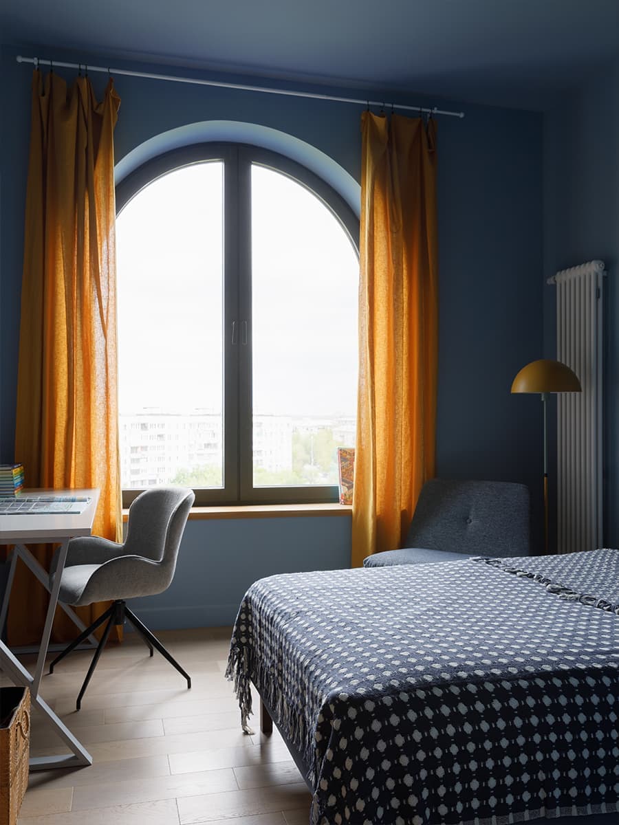 Обилие цвета в интерьере квартиры с четырьмя спальнями — проект Юлии Зайцевой