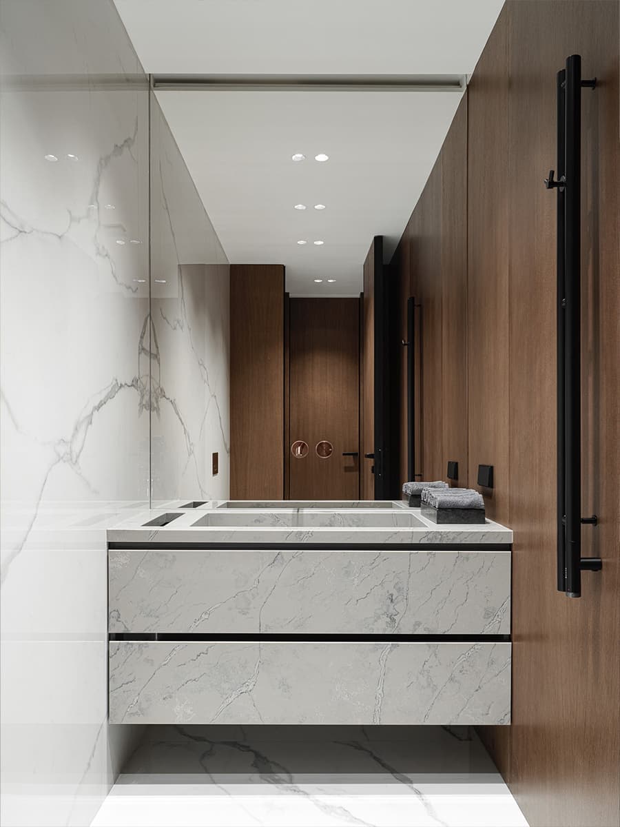 Обволакивающая палитра материалов в интерьере респектабельного офиса — проект бюро TOU Architects