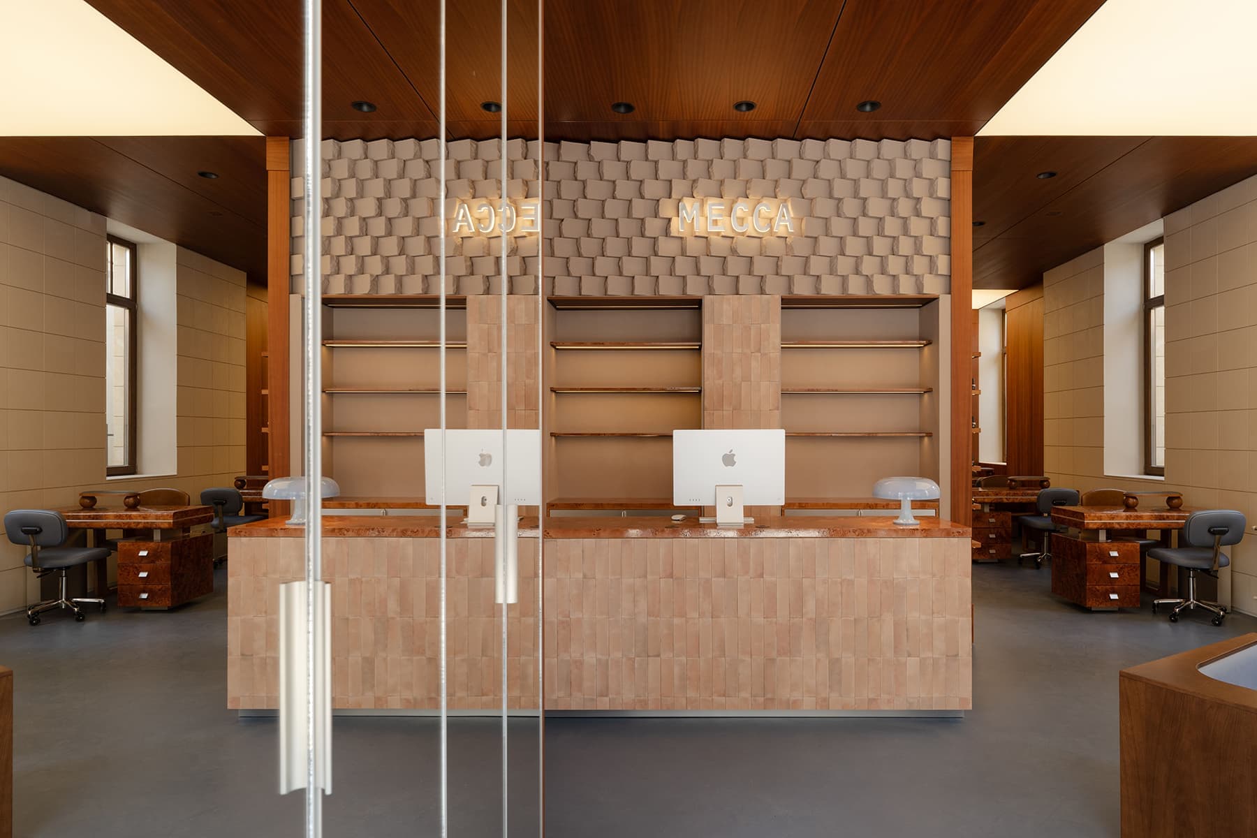 Отсылки к корейской архитектуре в интерьере бьюти-студии — проект Екатерины Рыбалко