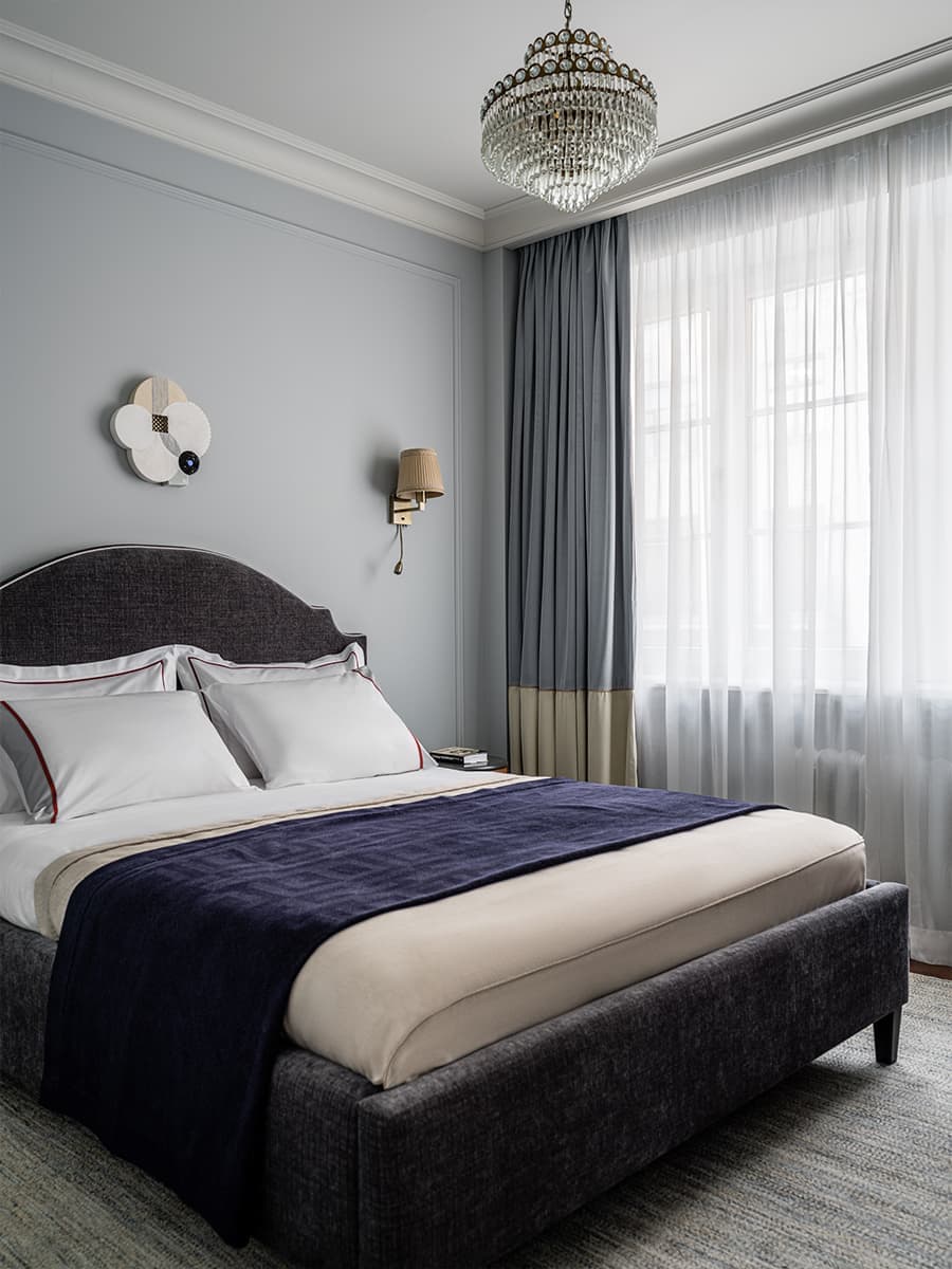 Парадный интерьер светлой квартиры в знаменитой сталинке — проект BF Creative