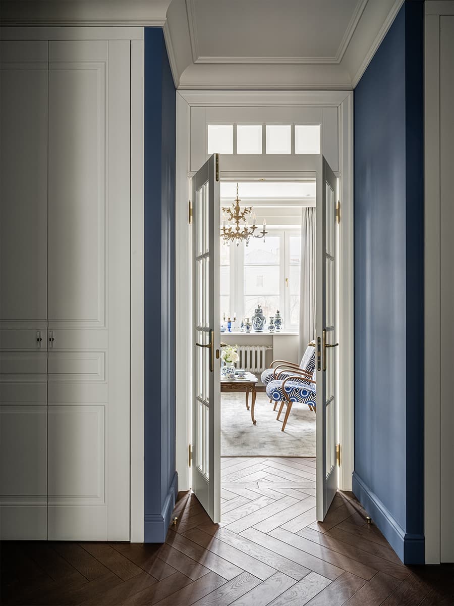 Парадный интерьер светлой квартиры в знаменитой сталинке — проект BF Creative