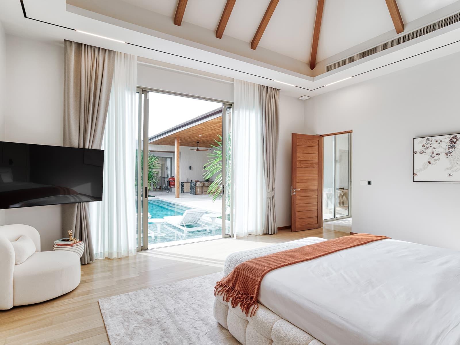 Современный интерьер гостевой виллы в окружении пальм — проект студии LichkoArchitects