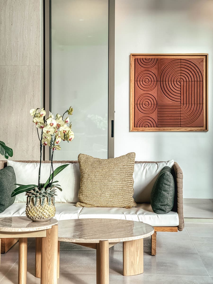 Современный интерьер гостевой виллы в окружении пальм — проект студии LichkoArchitects