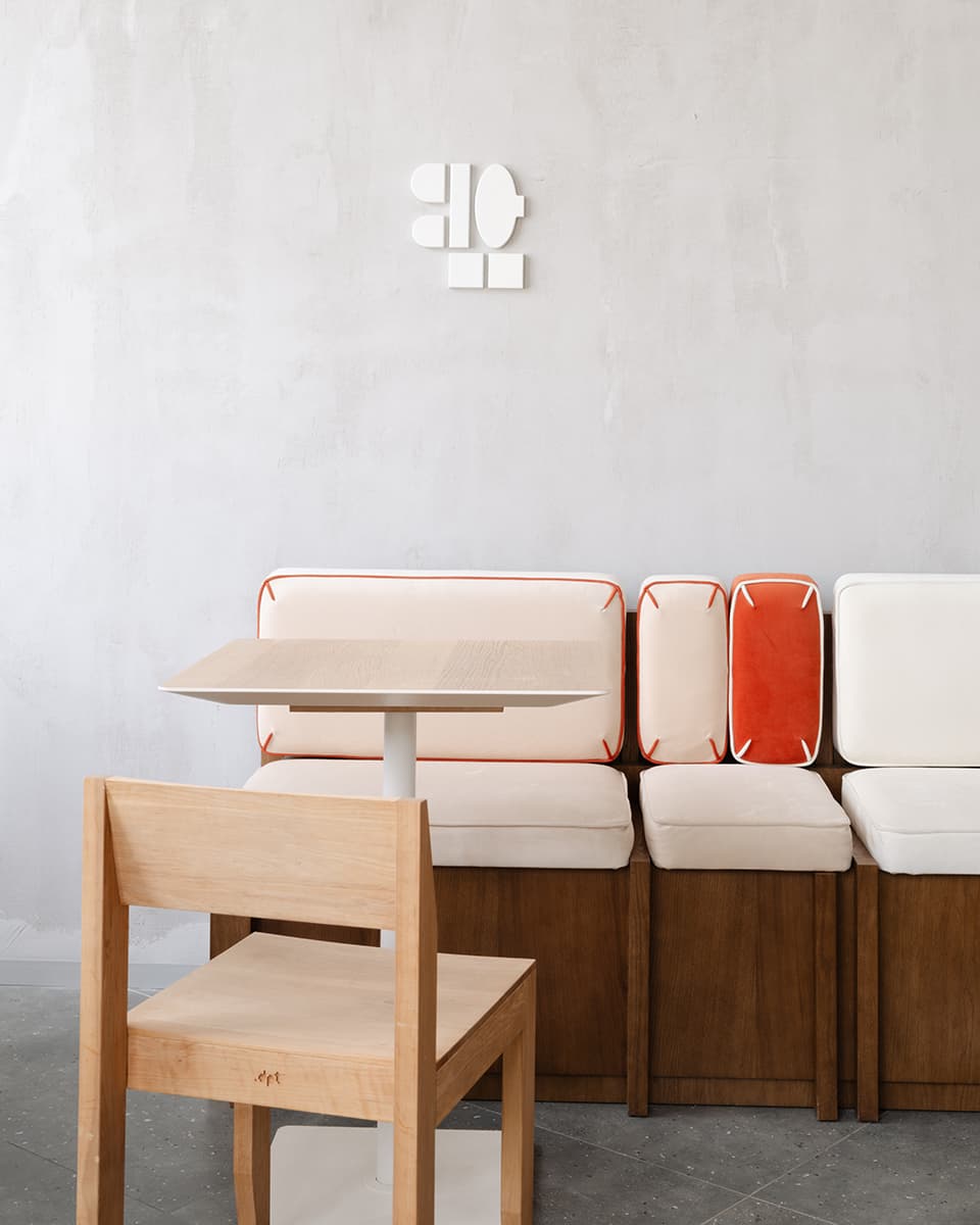 Небанальная трактовка «русского стиля» в интерьере кафе «Просвет» — проект KIDZ