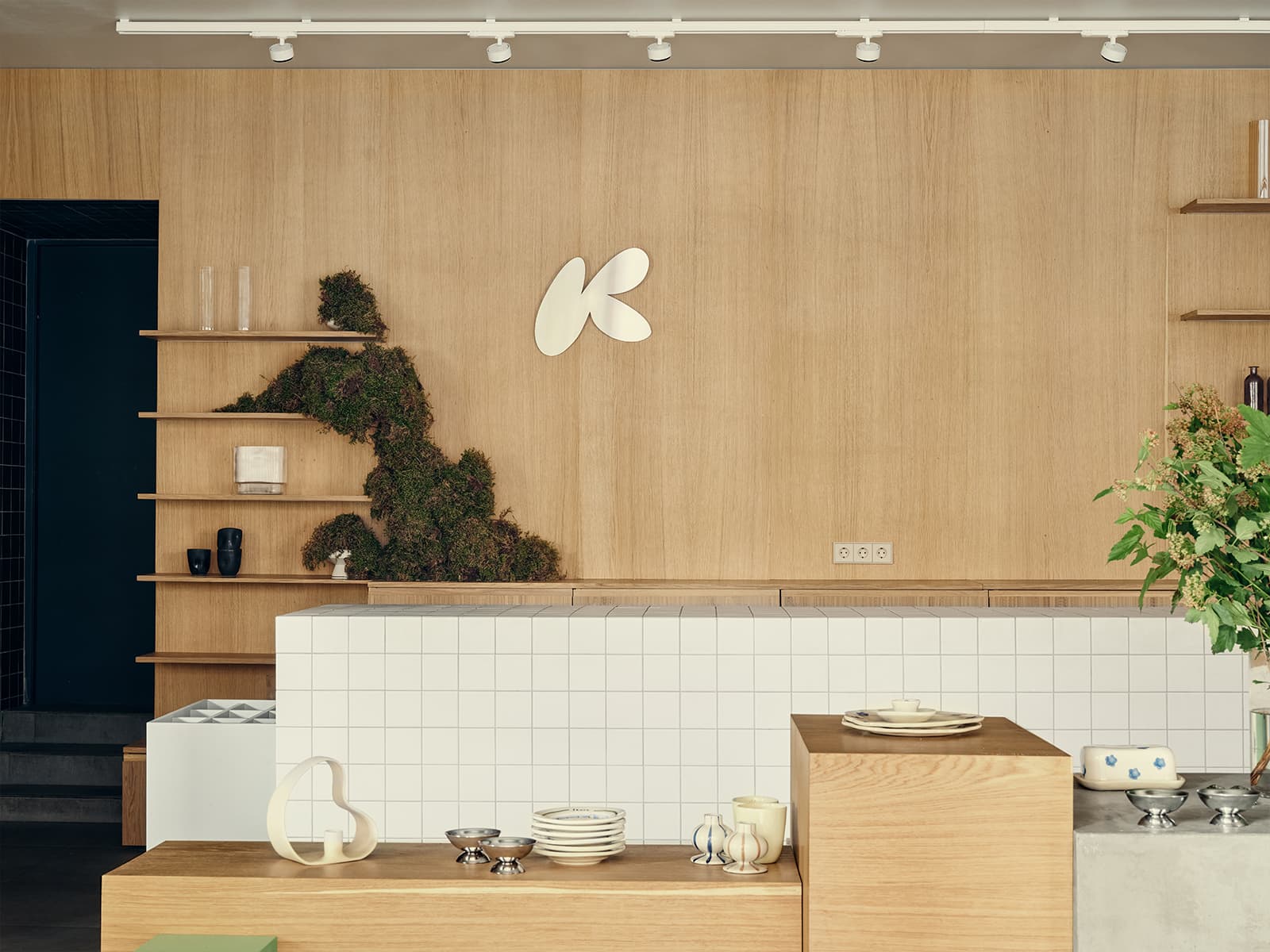 Небанальная трактовка «русского стиля» в интерьере кафе «Просвет» — проект KIDZ