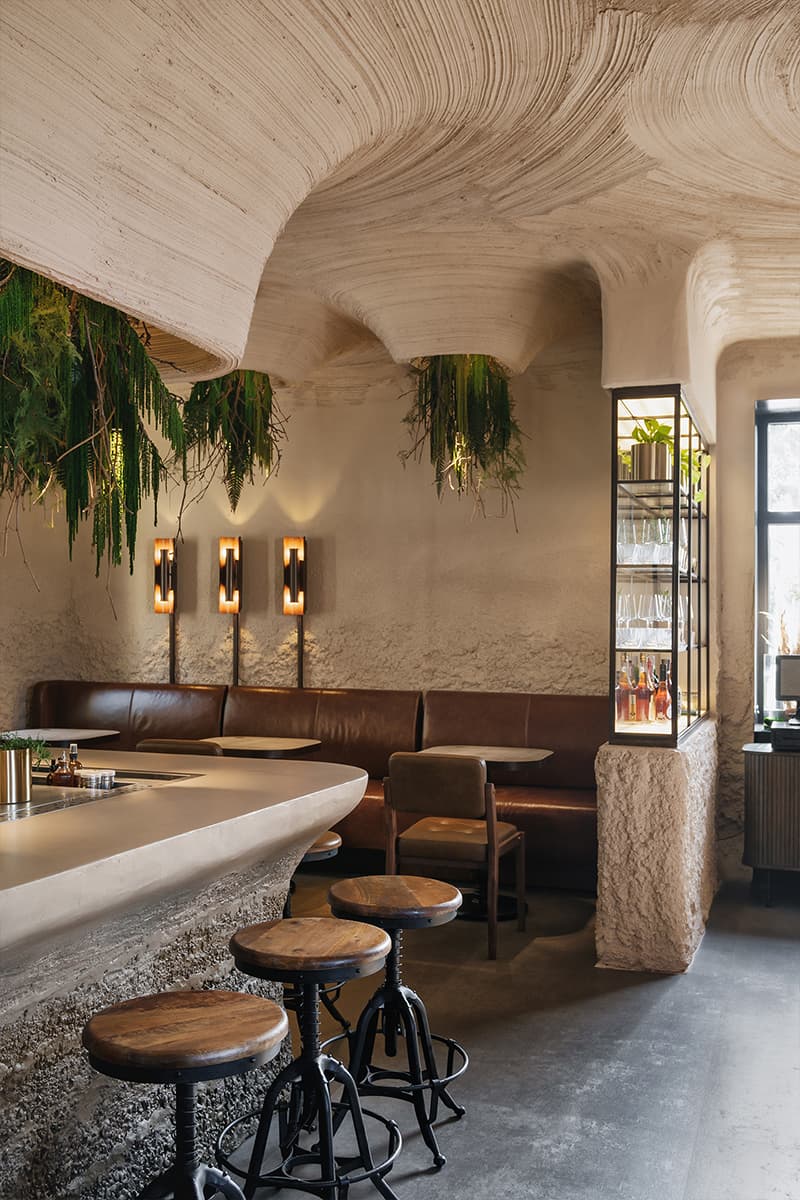 Атмосфера тайной лаборатории в интерьере небольшого бара — проект INT2 architecture