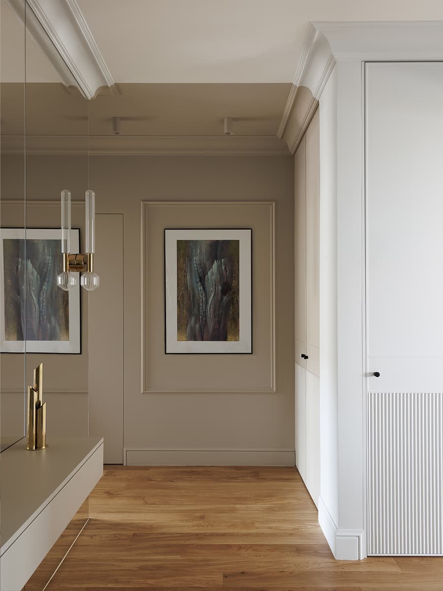 Теплый оттенок дерева и мятные акценты в интерьере квартиры для девушки — проект Юлии Бабинцевой