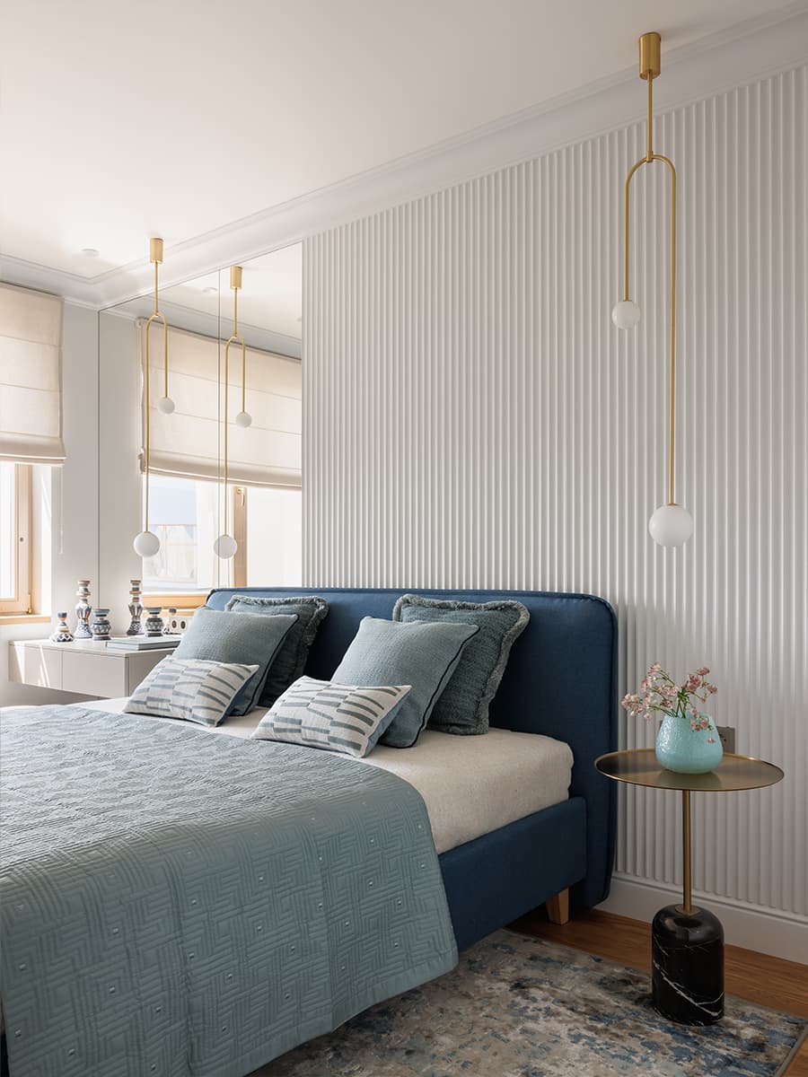 Теплый оттенок дерева и мятные акценты в интерьере квартиры для девушки — проект Юлии Бабинцевой