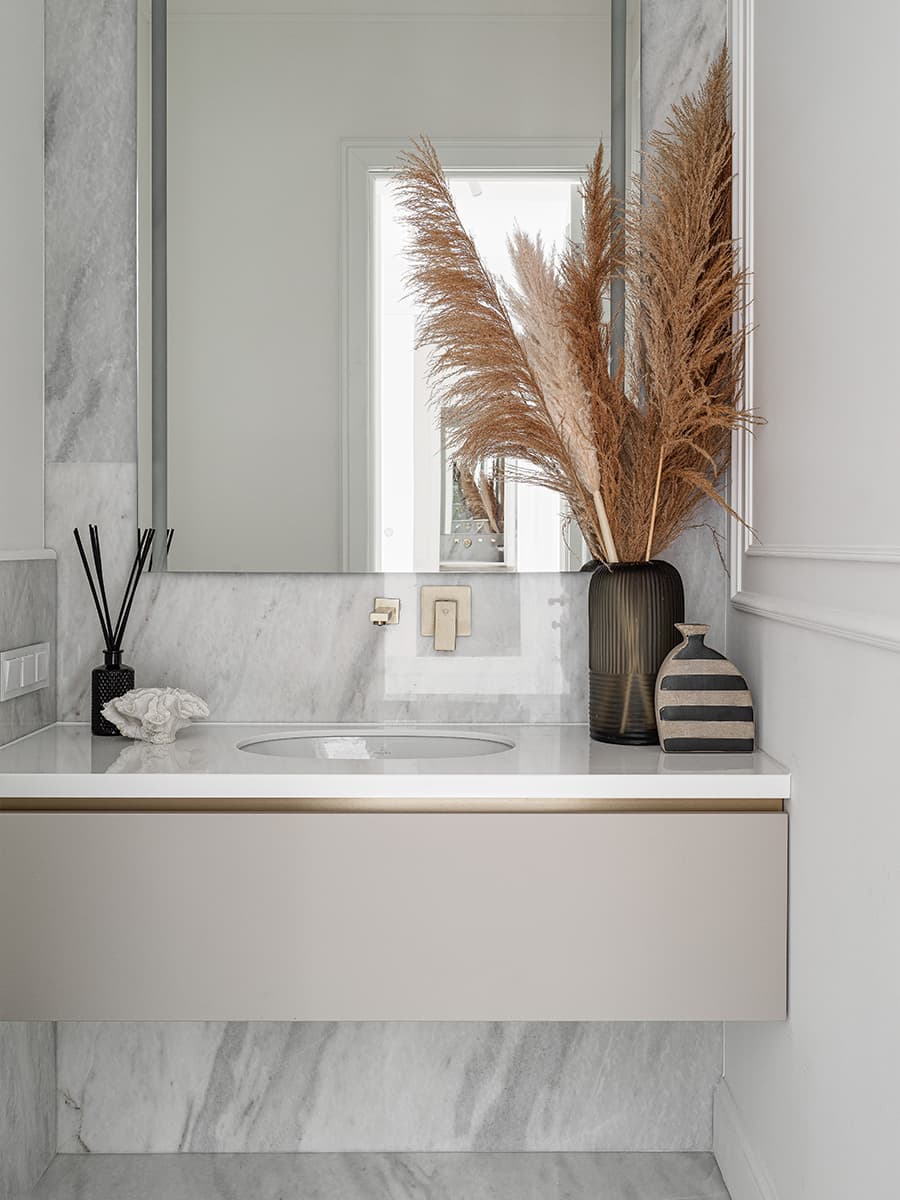 Интерьер инвестиционной квартиры в неоклассическом стиле — проект Victoria Vlasova Interiors