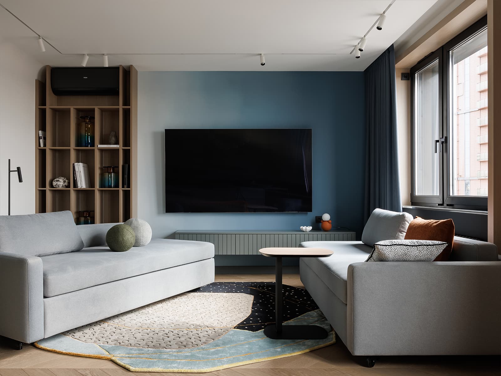 Игра геометрии в квартире с квадратными окнами — проект студии VI-interiors