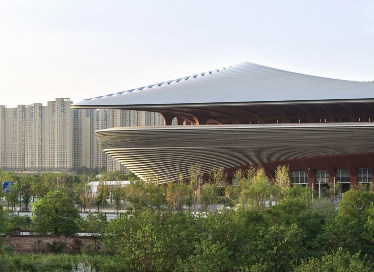 Zaha Hadid Architects построили футбольный стадион в Сиане
