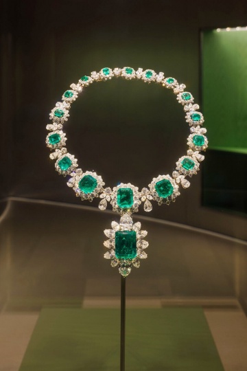 SANAA и Formafantasma оформили выставку Bvlgari в Токио