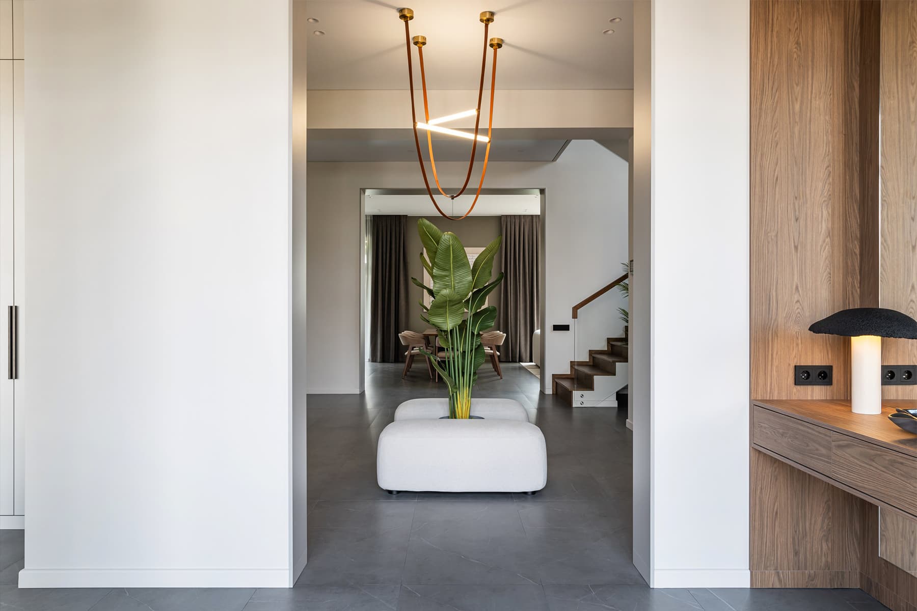 Сдержанный интерьер загородного дома на продажу — проект Buro2D