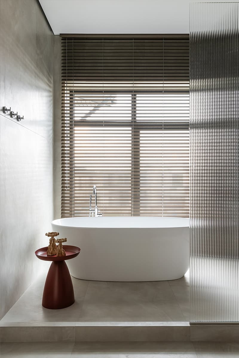 Сдержанный интерьер загородного дома на продажу — проект Buro2D