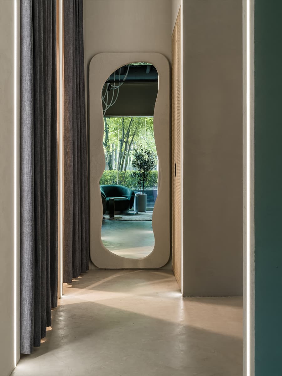 Деликатные отсылки к итальянской культуре в интерьере шоурума — проект дизайн-студии «Мария-Арт»