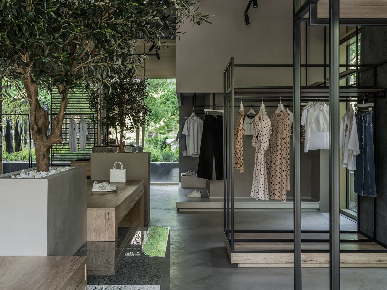 Деликатные отсылки к итальянской культуре в интерьере шоурума — проект дизайн-студии «Мария-Арт»