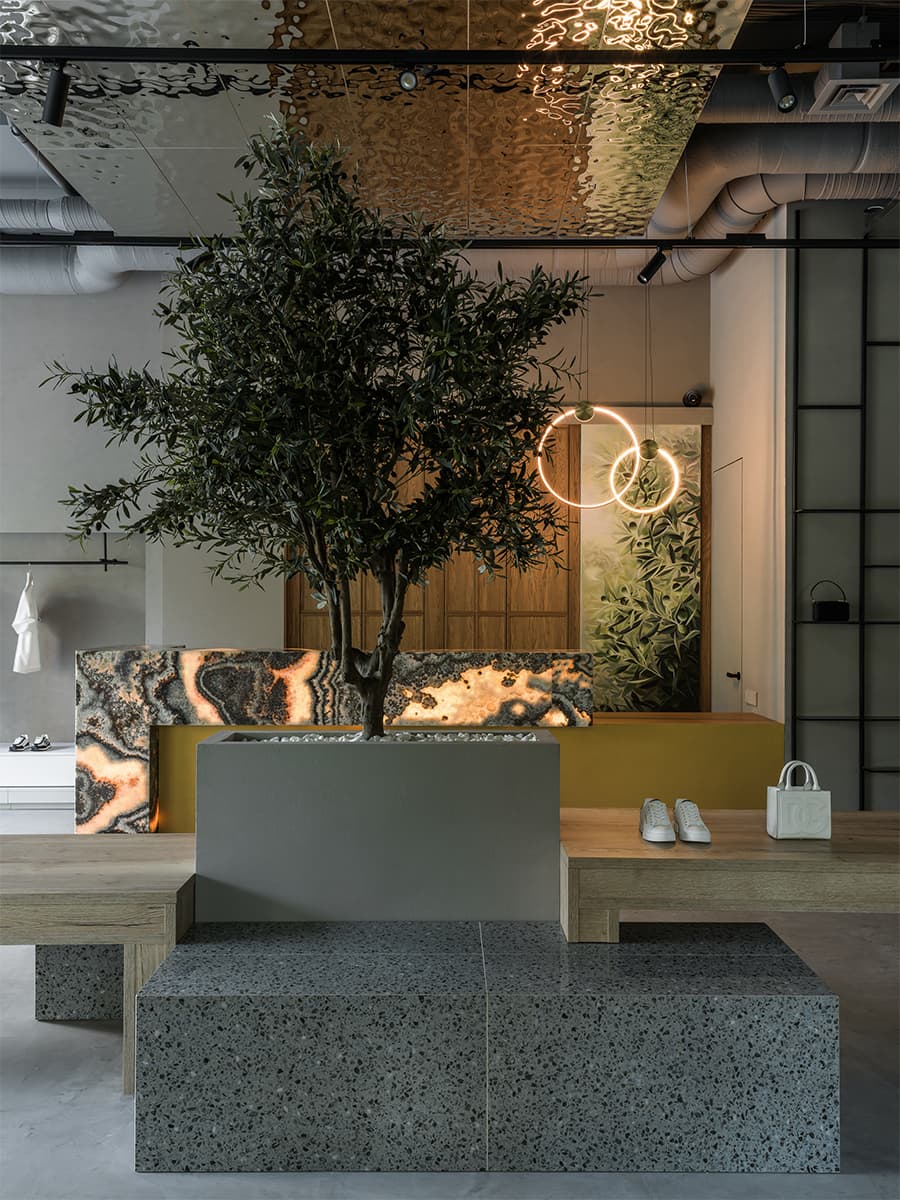 Деликатные отсылки к итальянской культуре в интерьере шоурума — проект дизайн-студии «Мария-Арт»