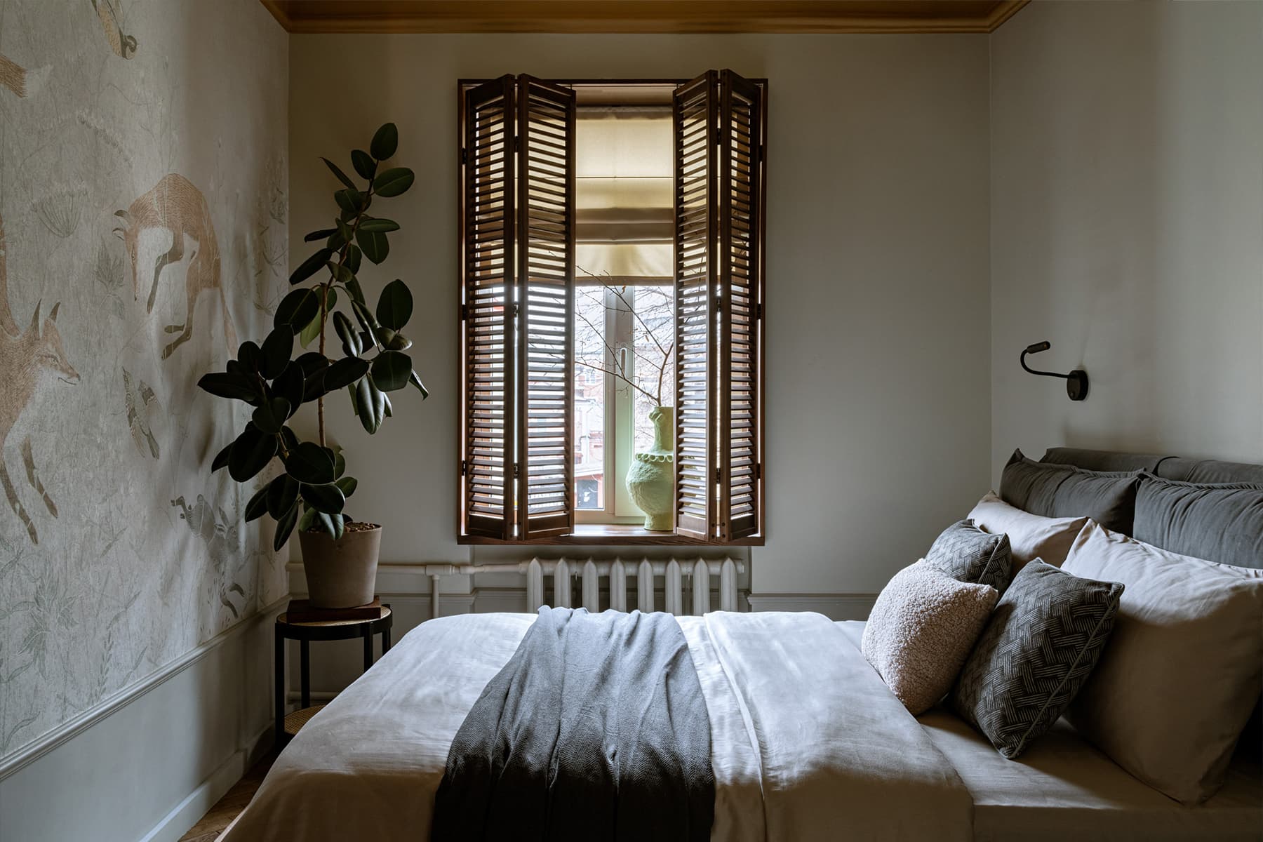 Игра теплых и холодных тонов в интерьере квартиры с советским характером — проект Ксении Крыловой