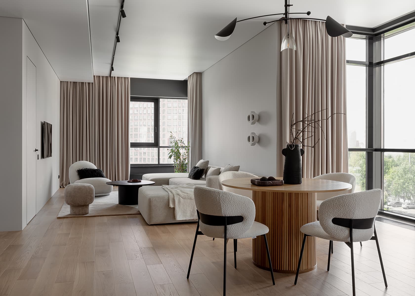 Игра контрастов в интерьере квартиры для семьи с питомцем — проект студии QBuro Interiors