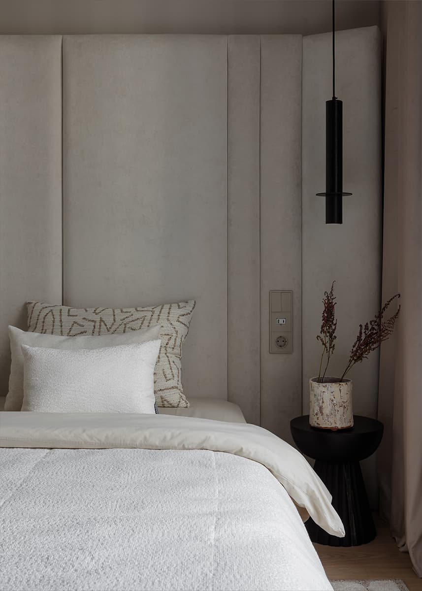 Игра контрастов в интерьере квартиры для семьи с питомцем — проект студии QBuro Interiors