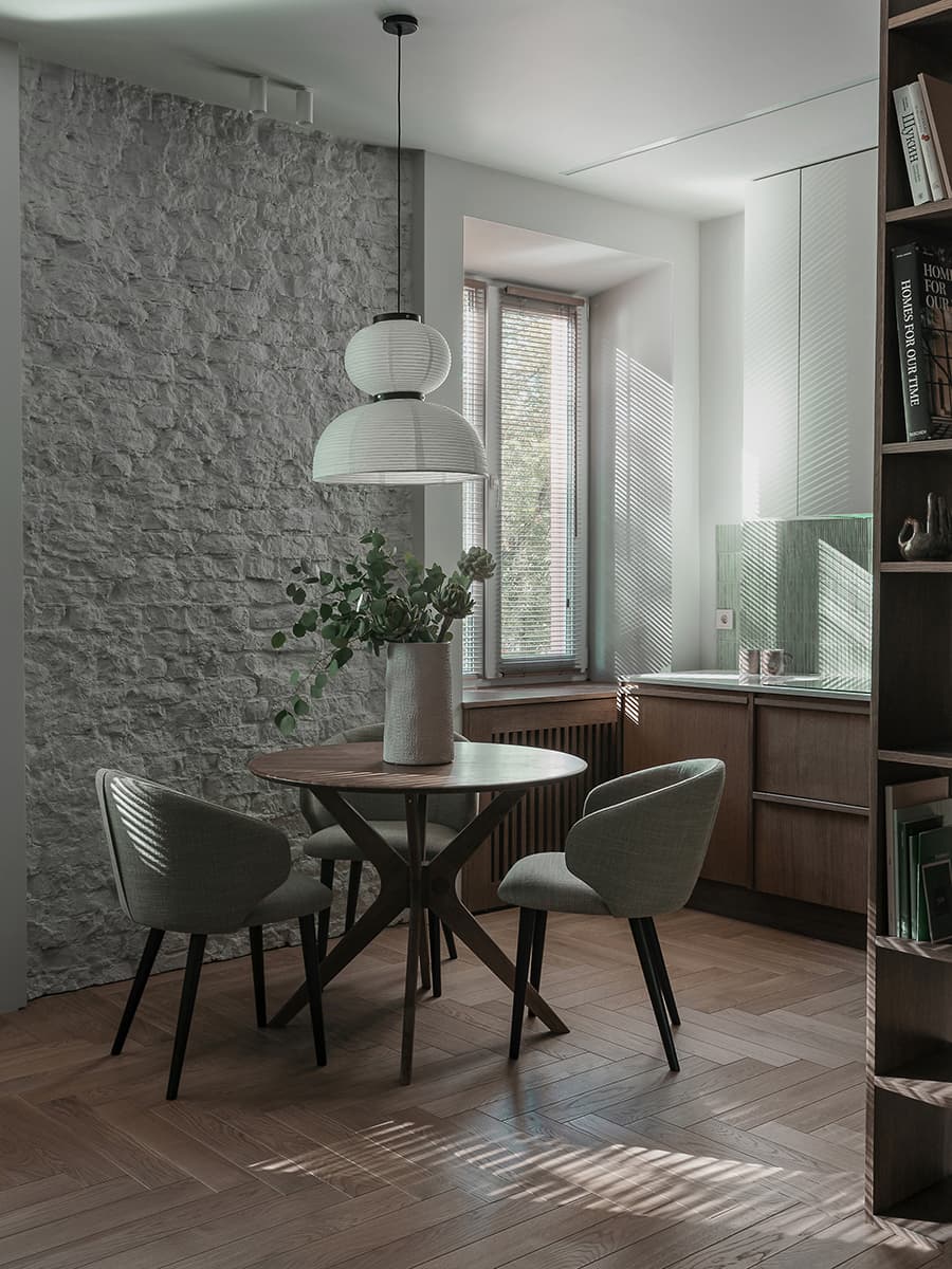 Глубокие природные тона и отсылки к Азии в интерьере квартиры в Минске — проект Марии Зайцевой