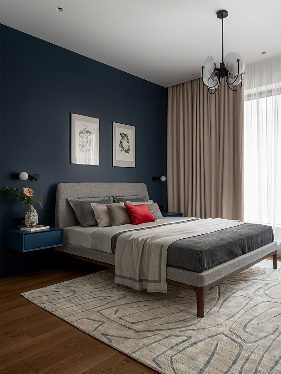 Строгая синяя кухня в интерьере квартиры для сдачи в аренду — проект бюро A.C.H. INTERIORS