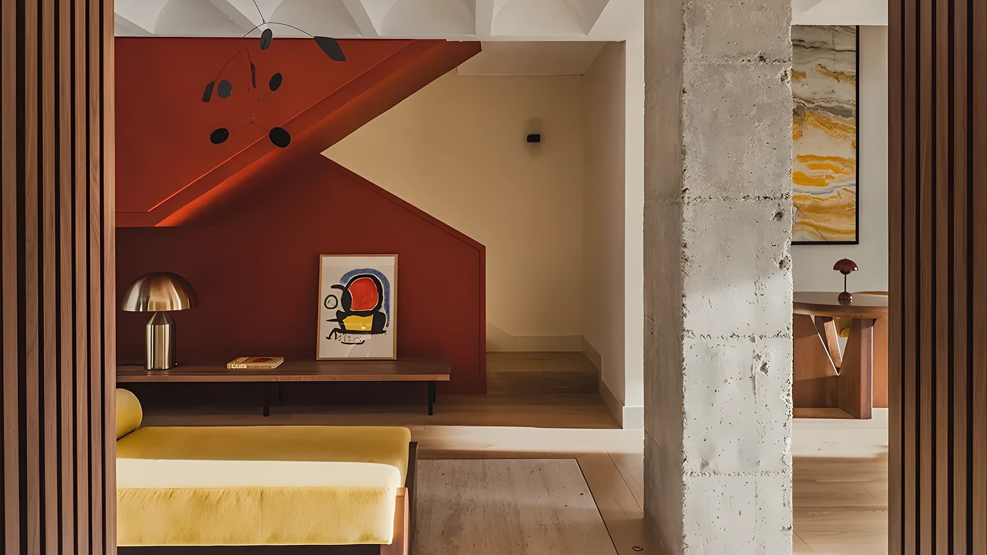 Переосмысление бруталистской архитектуры в интерьере квартиры-дуплекса — проект LOBB Studio