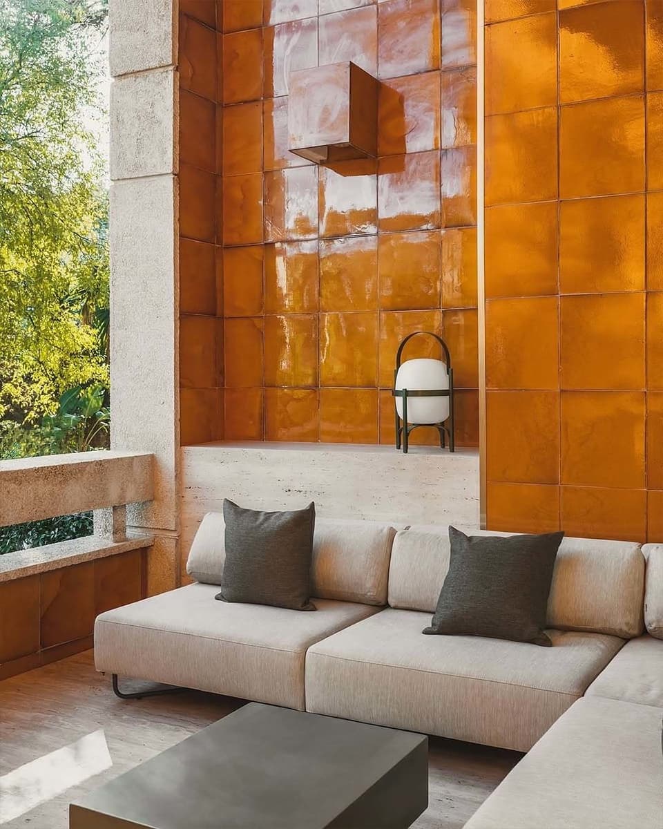 Переосмысление бруталистской архитектуры в интерьере квартиры-дуплекса — проект LOBB Studio