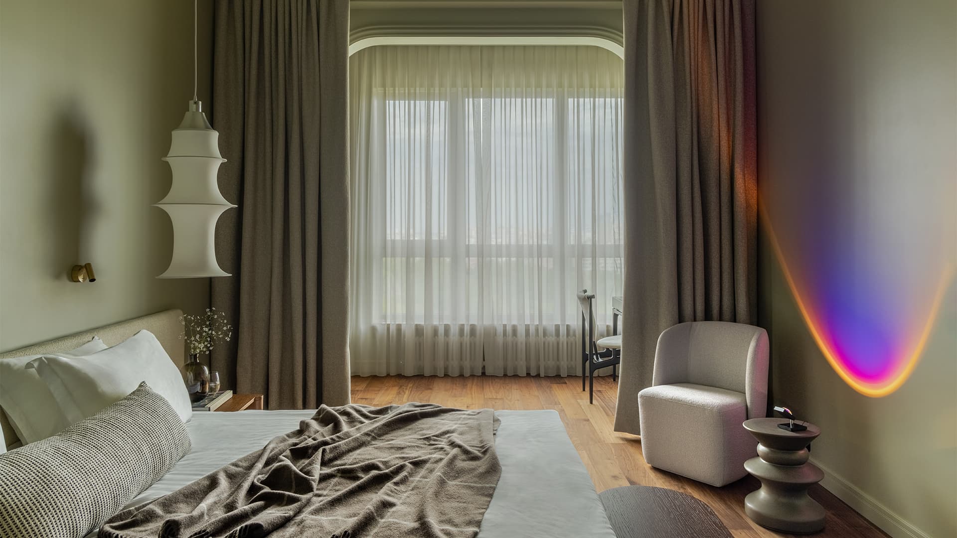 Медная кухня и глубокие природные тона в интерьере семейной квартиры — проект бюро ADDAtelier Медная кухня и глубокие природные тона в интерьере семейной квартиры — проект бюро ADDAtelier