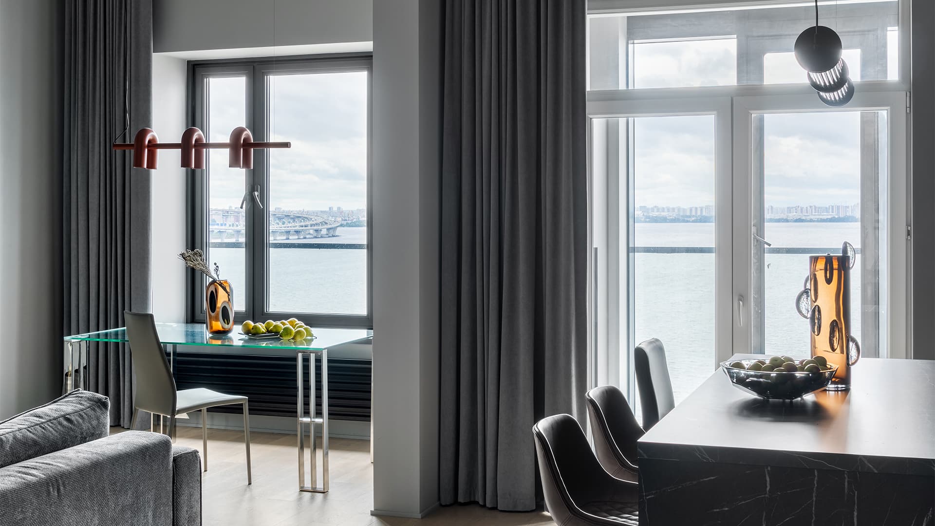 Стеклоблоки, металл и зеркала в интерьере квартиры для студента — проект Светланы Смирновой Стеклоблоки, металл и зеркала в интерьере квартиры для студента — проект Светланы Смирновой