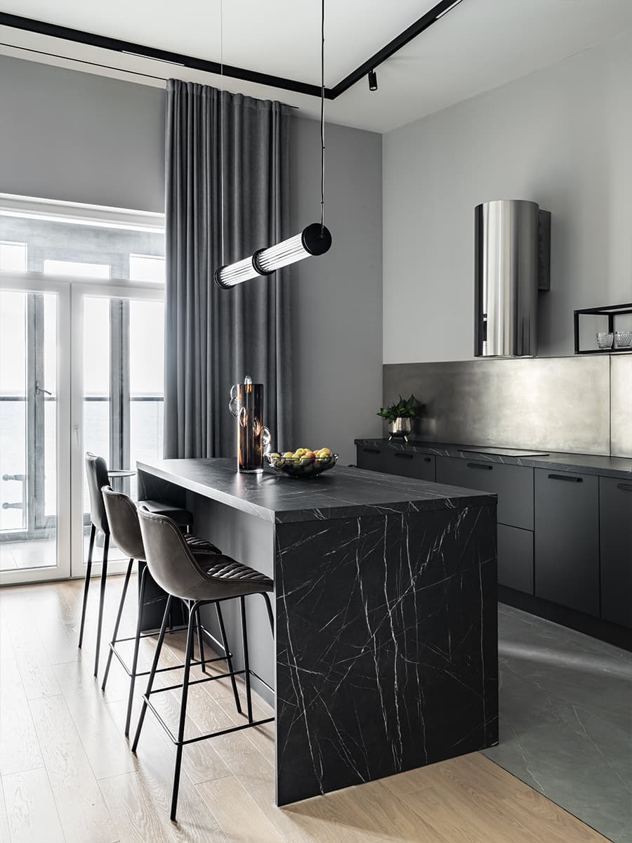 Стеклоблоки, металл и зеркала в интерьере квартиры для студента — проект Светланы Смирновой