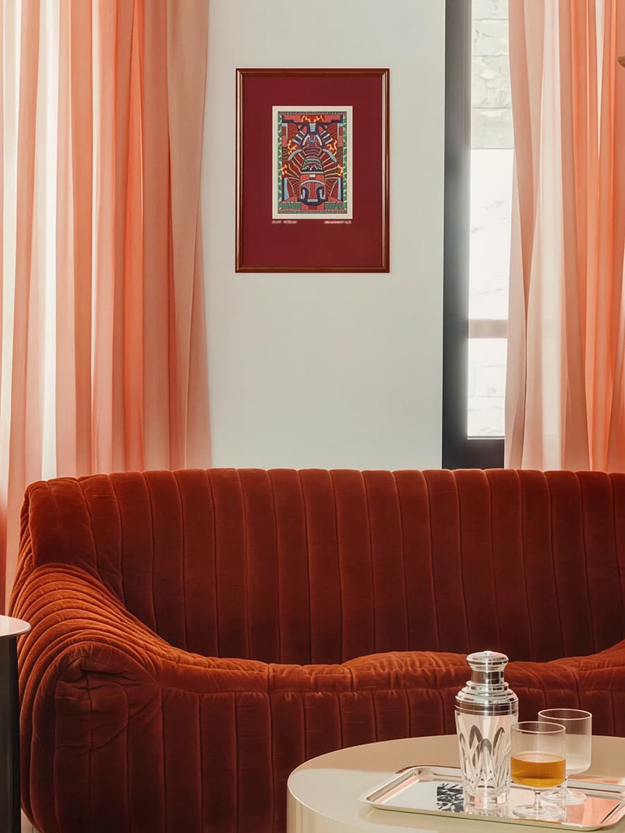 Зеркала, лак и яркие краски в интерьере квартиры для семьи ресторатора — проект Atelier HA