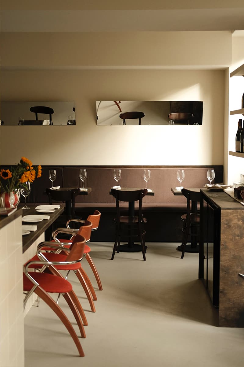 Камерный интерьер ресторана с выразительными винтажными деталями — проект Насти Ленгер