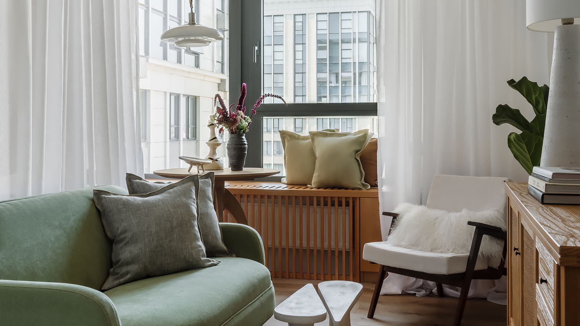 Воздушный интерьер небольших апартаментов для стилиста — проект Анастасии Струве Воздушный интерьер небольших апартаментов для стилиста — проект Анастасии Струве