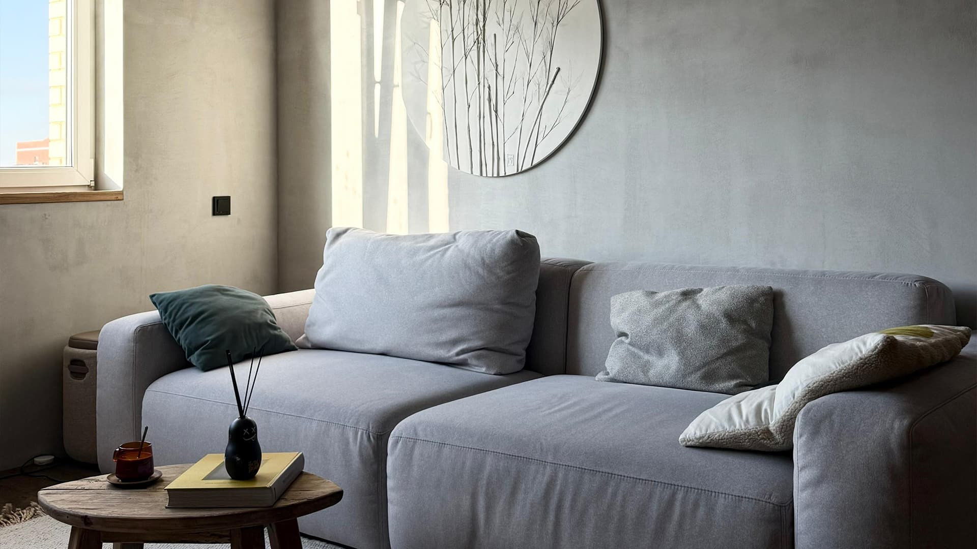 Практичный интерьер квартиры без лишних деталей — проект PISA design Практичный интерьер квартиры без лишних деталей — проект PISA design