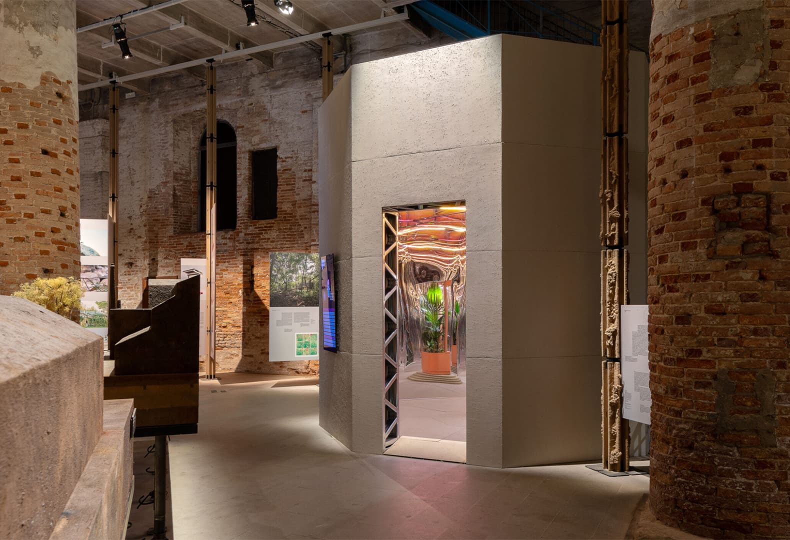 Чем запомнилась Венецианская архитектурная биеннале 2025: дневники Анны Сысоевой