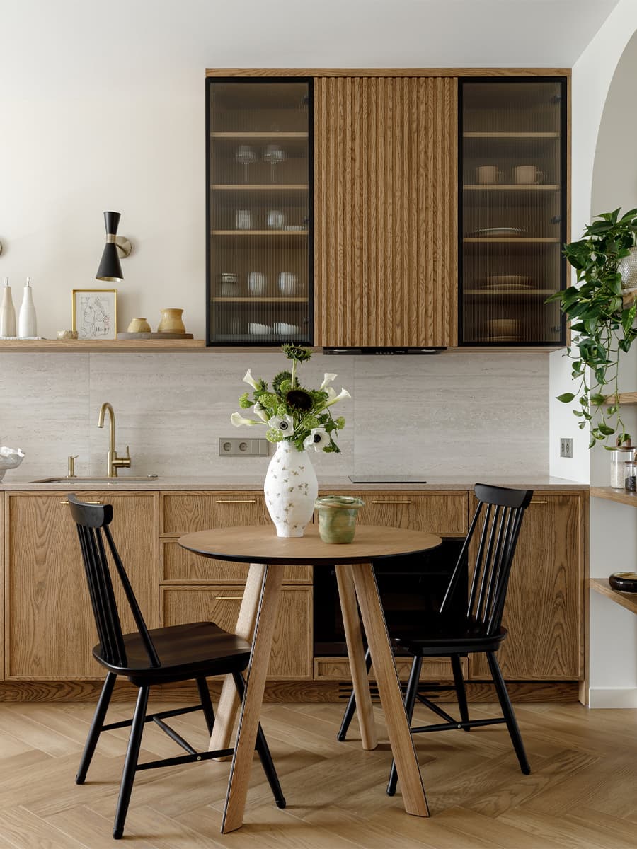 Арочные проемы и текстильные перегородки в интерьере небольшой квартиры — проект Лины Князевой