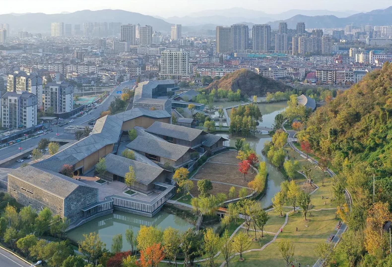 Прошлое и будущее в практике Amateur Architecture Studio