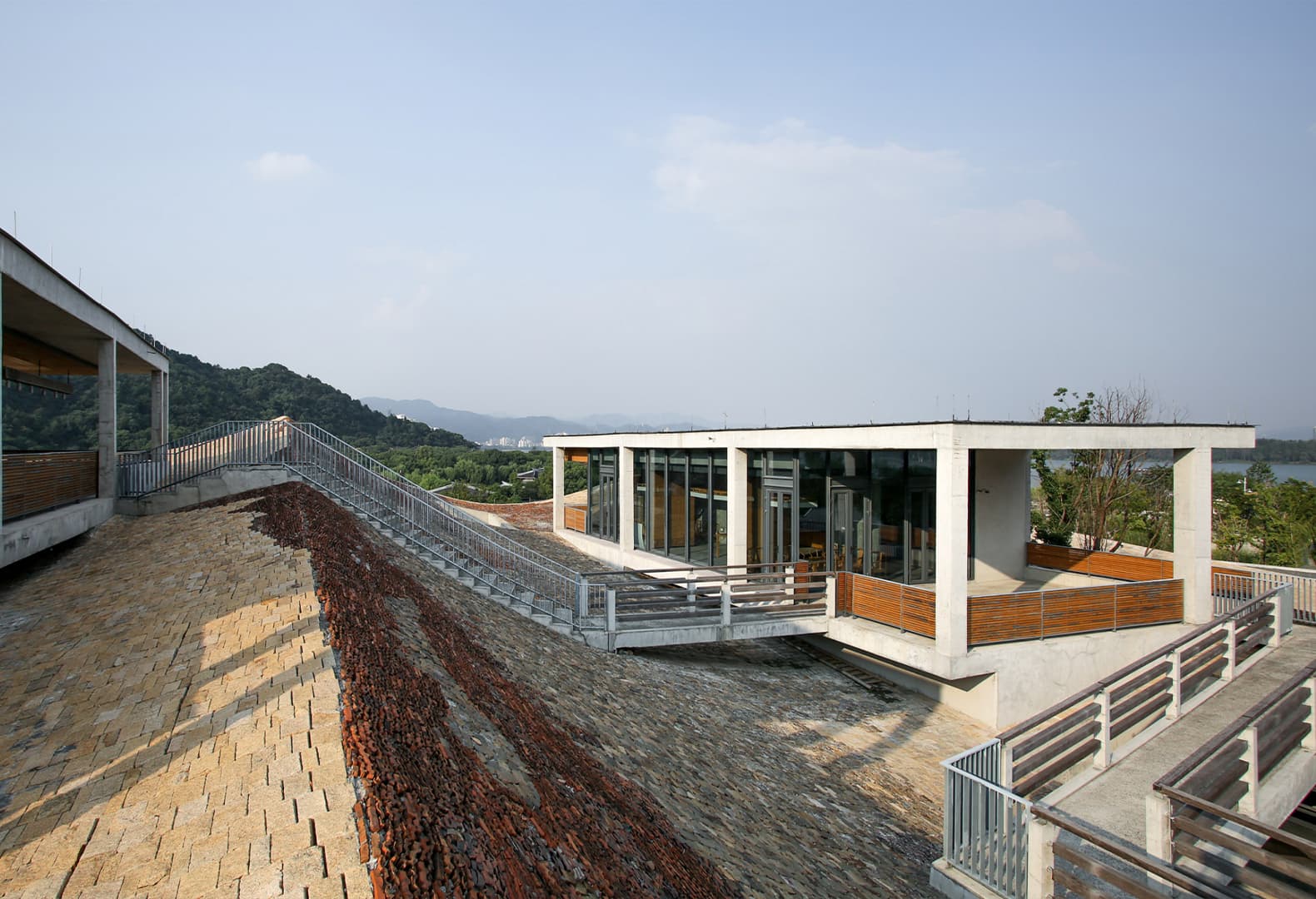 Прошлое и будущее в практике Amateur Architecture Studio