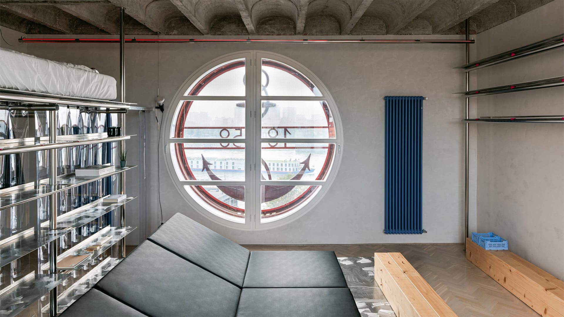 Нестандартное зонирование и нержавеющая сталь в квартире художника — проект Alan Prekop Studio Нестандартное зонирование и нержавеющая сталь в квартире художника — проект Alan Prekop Studio